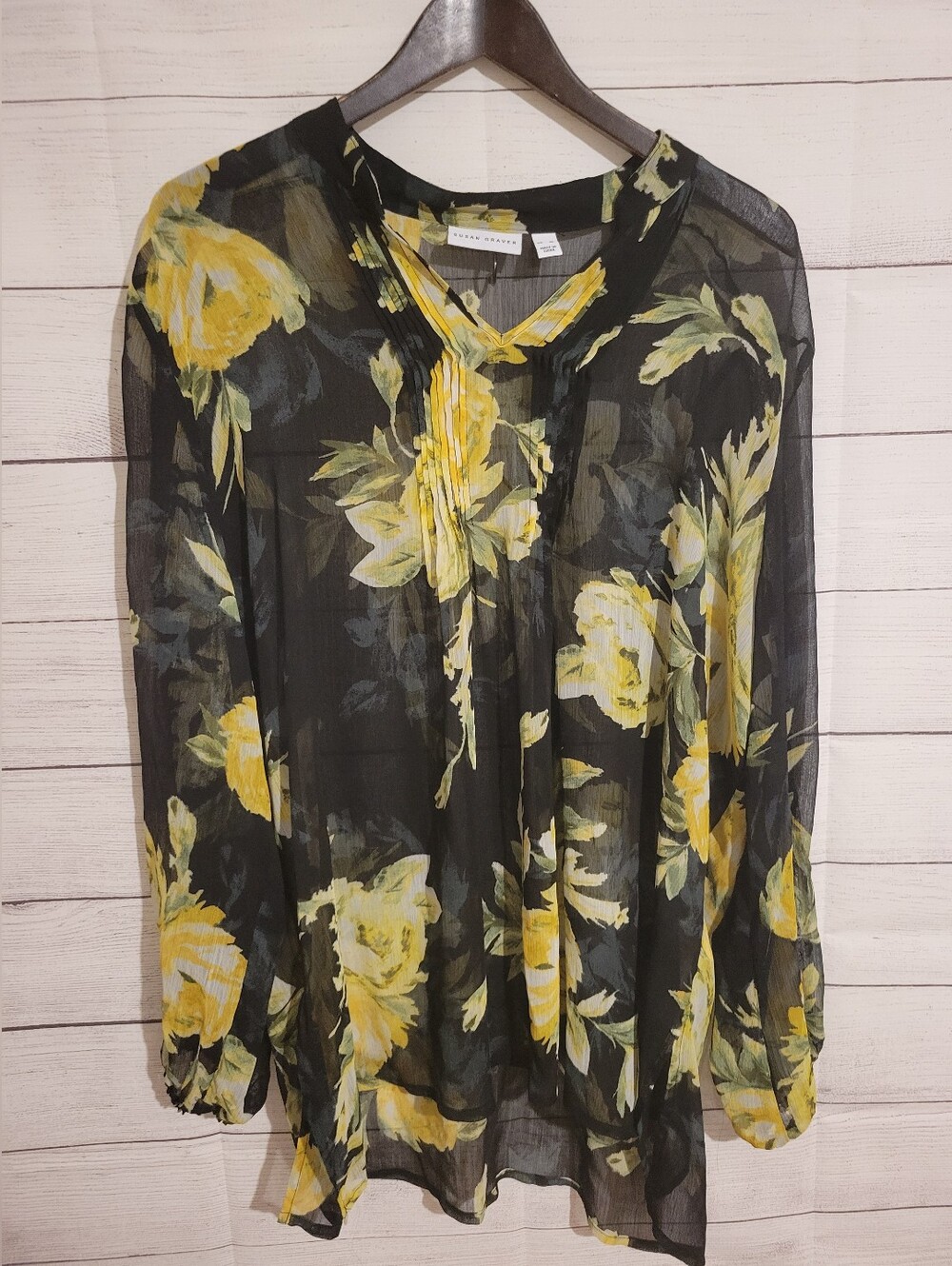 Susan Graver Size XL Black and Yellow, Light Green Floral Blouse